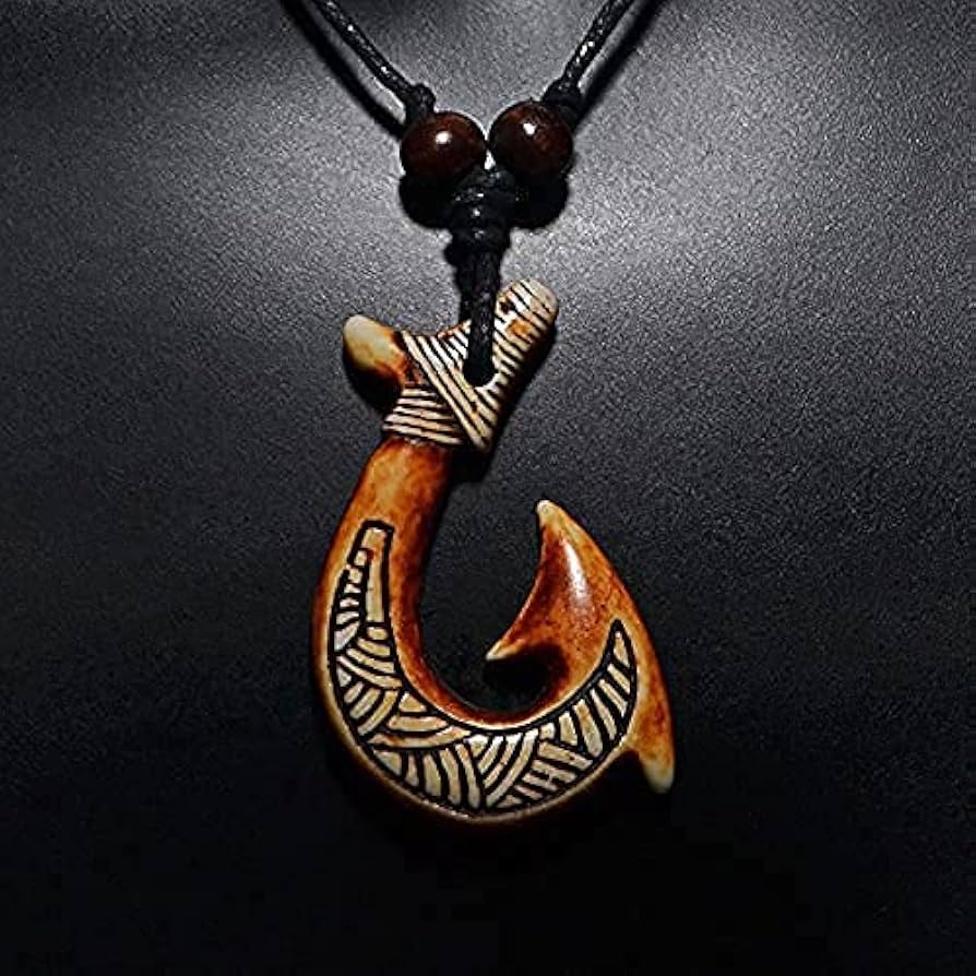 マオリ　フィッシュフックネックレス　maori fish-hook NZ Maori Fish Hook Necklace, New Zealand Bone Carving - Etsy
